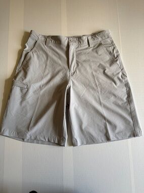 Columbia performance Fishing GearLight Gray Flat-Front Men's Shorts Size 34/10